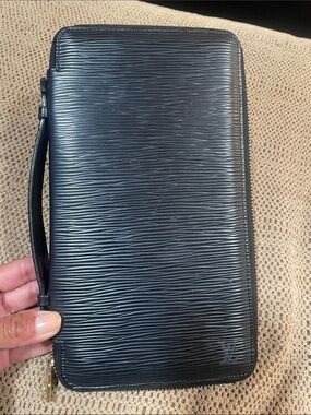 LOUIS VUITTON LARGE ZIPPY WALLET